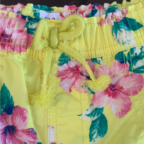 NEW GAP Kids Floral Shorts - Size 14-16 - Picture 7 of 8